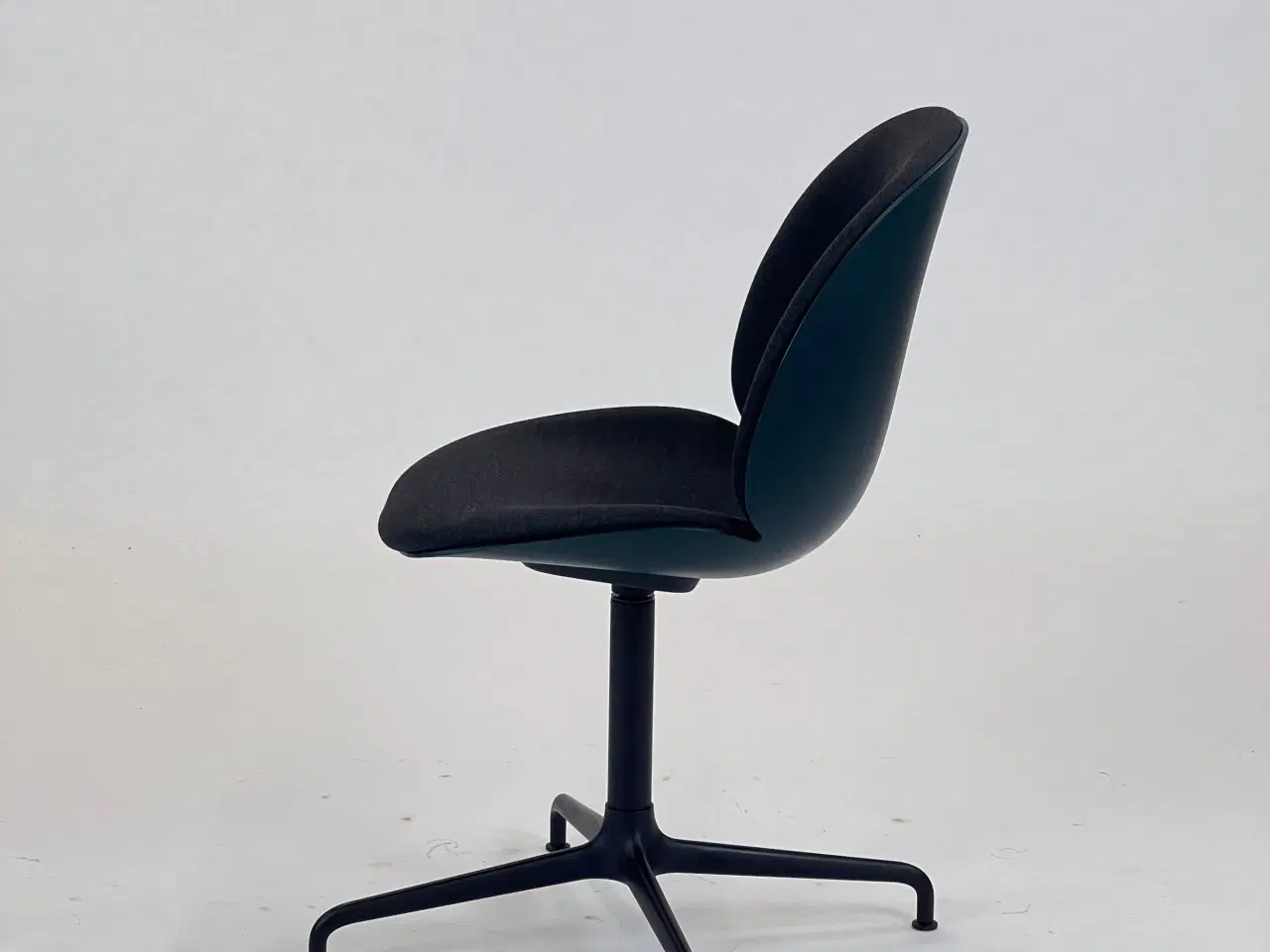 Billede 4 - Gubi Beetle Meeting Chair