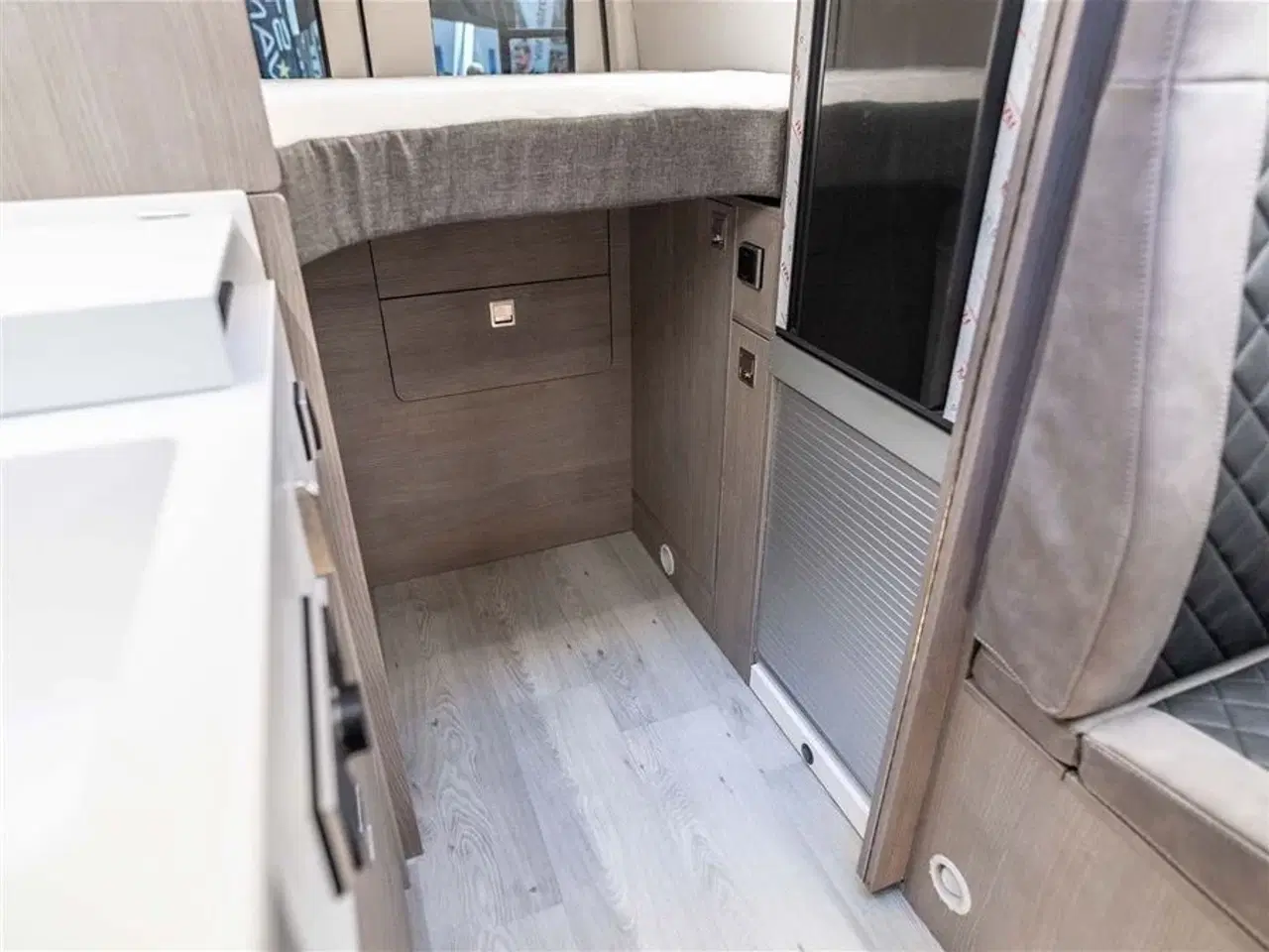 Billede 31 - 0 - FURGOK Langsgående senge og cykel garage på 6 meter!