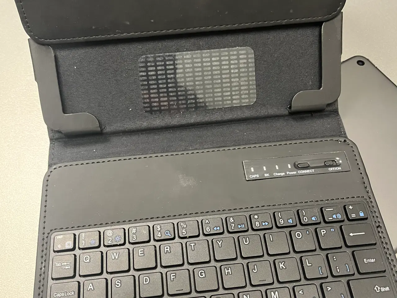 Billede 4 - Mini IPad 5 m/cover og tastatur