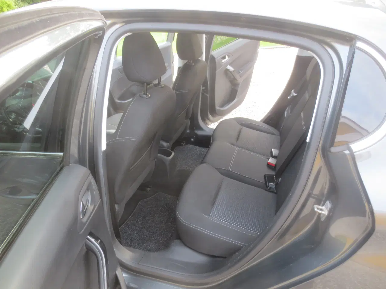 Billede 14 - Peugeot 208 1.6 BLUE HDi År 2017. 