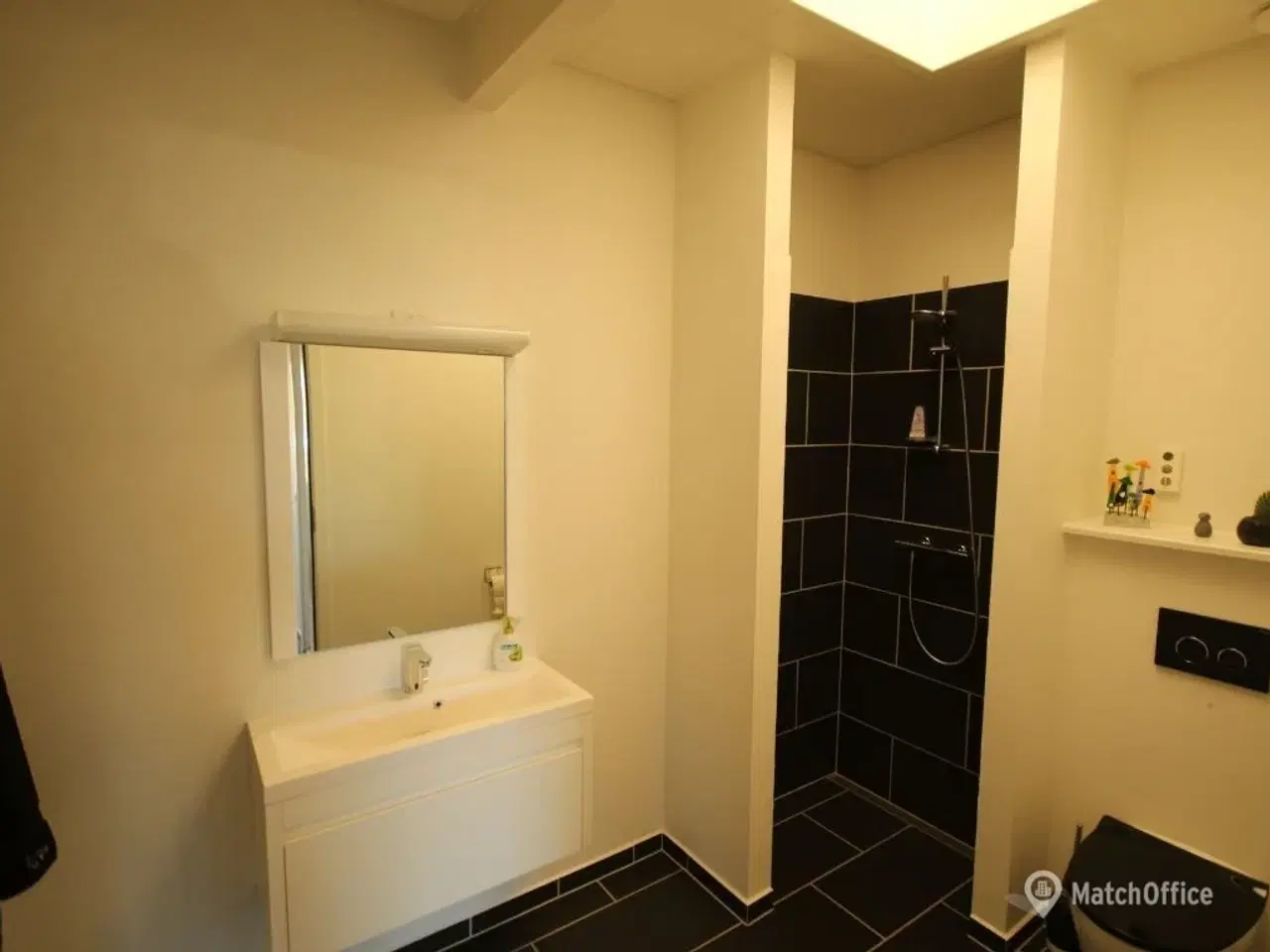 Billede 7 - 322 kvm erhvervslejemål med gode tilkørselsforhold