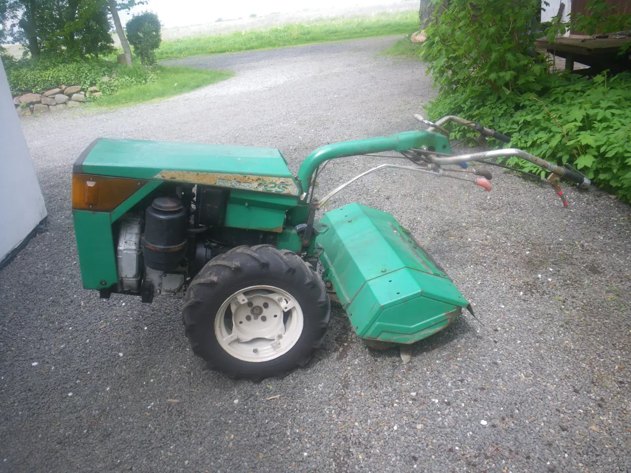 Billede 1 - Havetraktor 2 hjulet med fræser