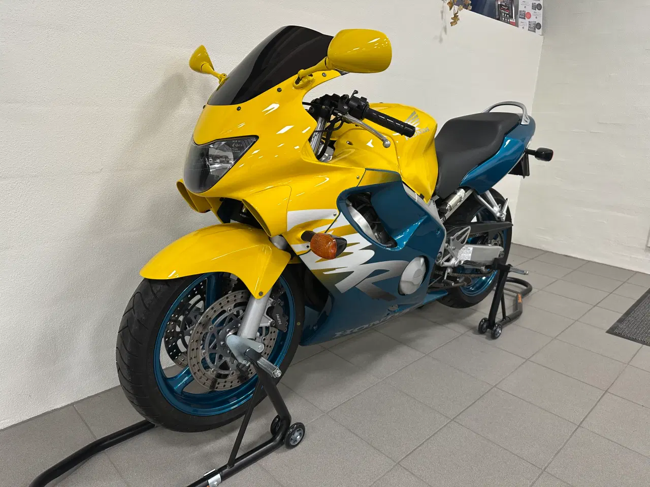 Billede 2 - Honda CBR600F (F4) Ultima Light 