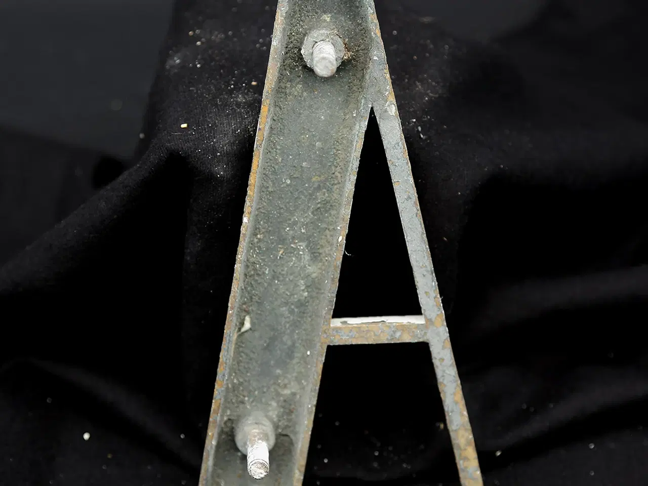 Billede 4 - Messing facadebogstav “A” – rå patina