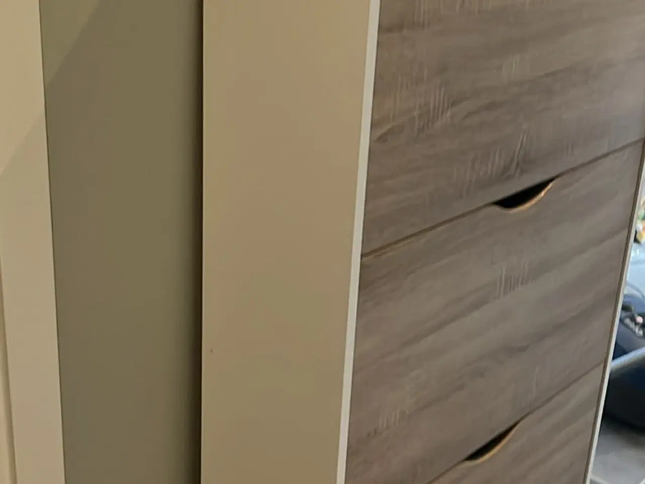 Billede 1 - Skoskab med egefront