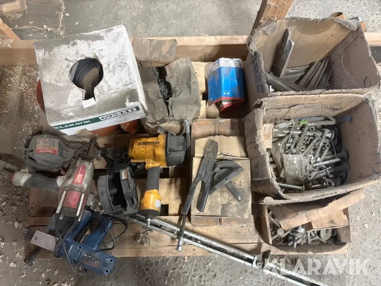 Billede 2 - Lot: Sømpistoler, bræddebolte, hyldebeslag og diverse