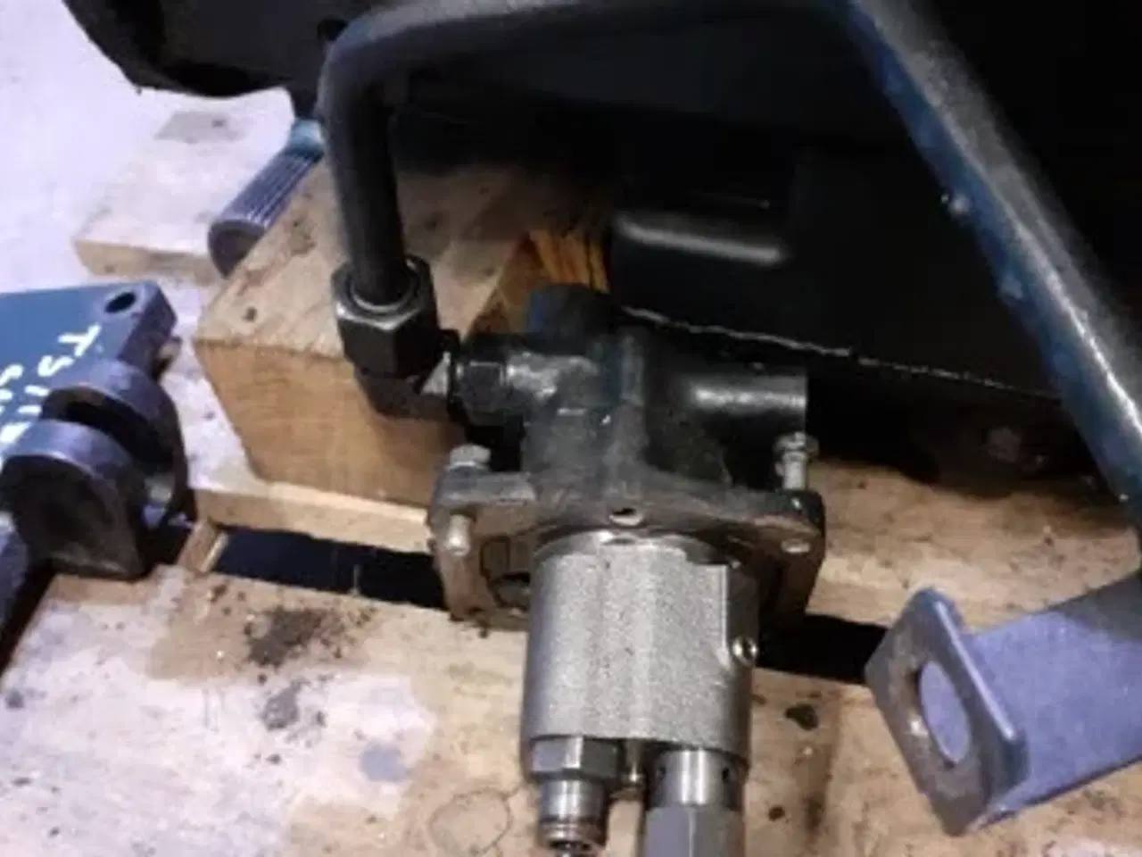 Billede 9 - New Holland L85 Bagtøj