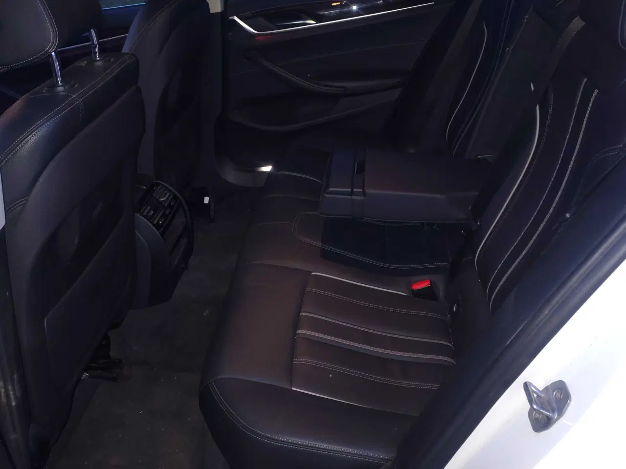 Billede 15 - BMW 520d G31, adaptiv fartpilot, Læder