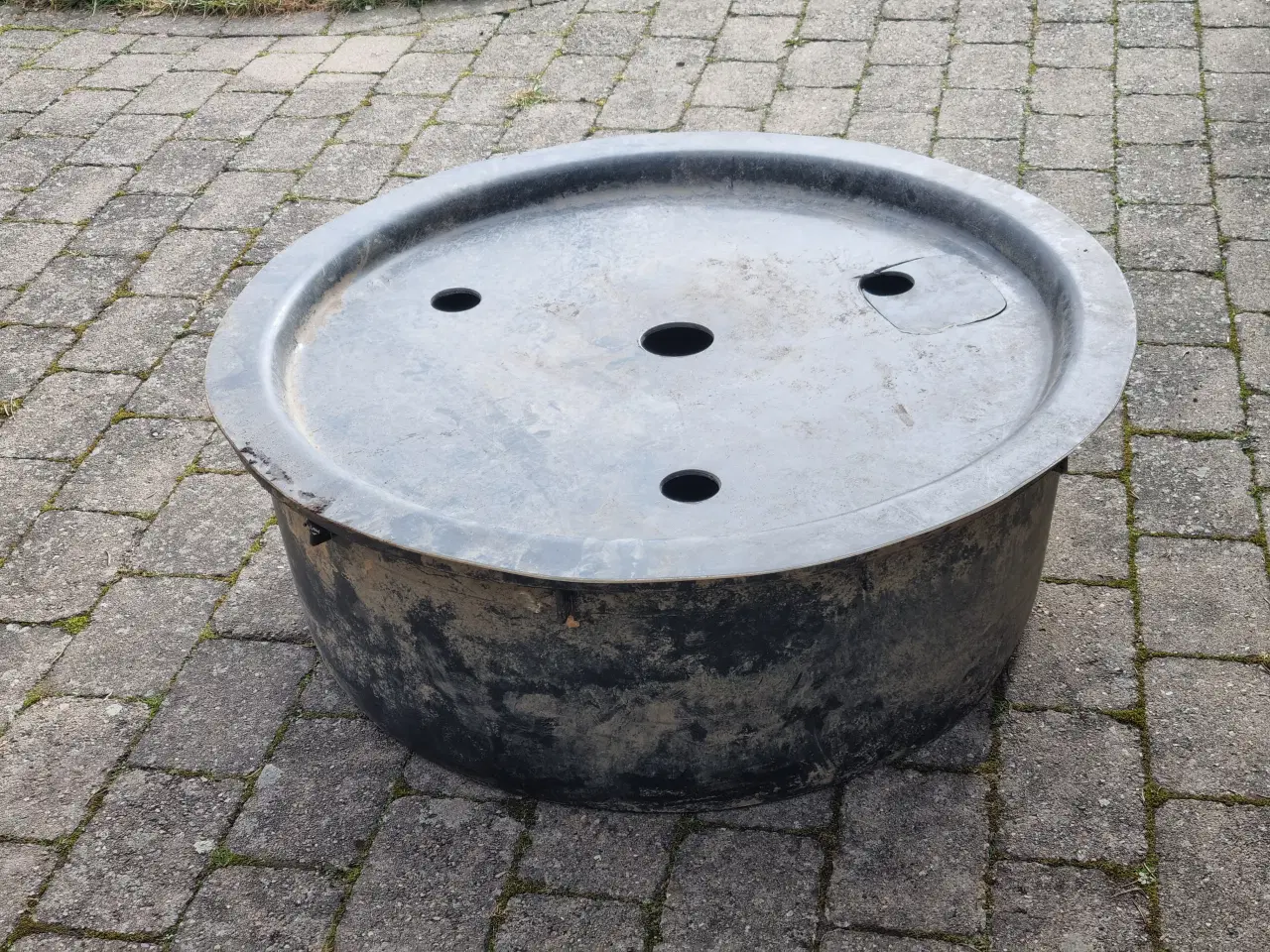 Billede 2 - Balje med glasfiberlåg til vandsten i haven