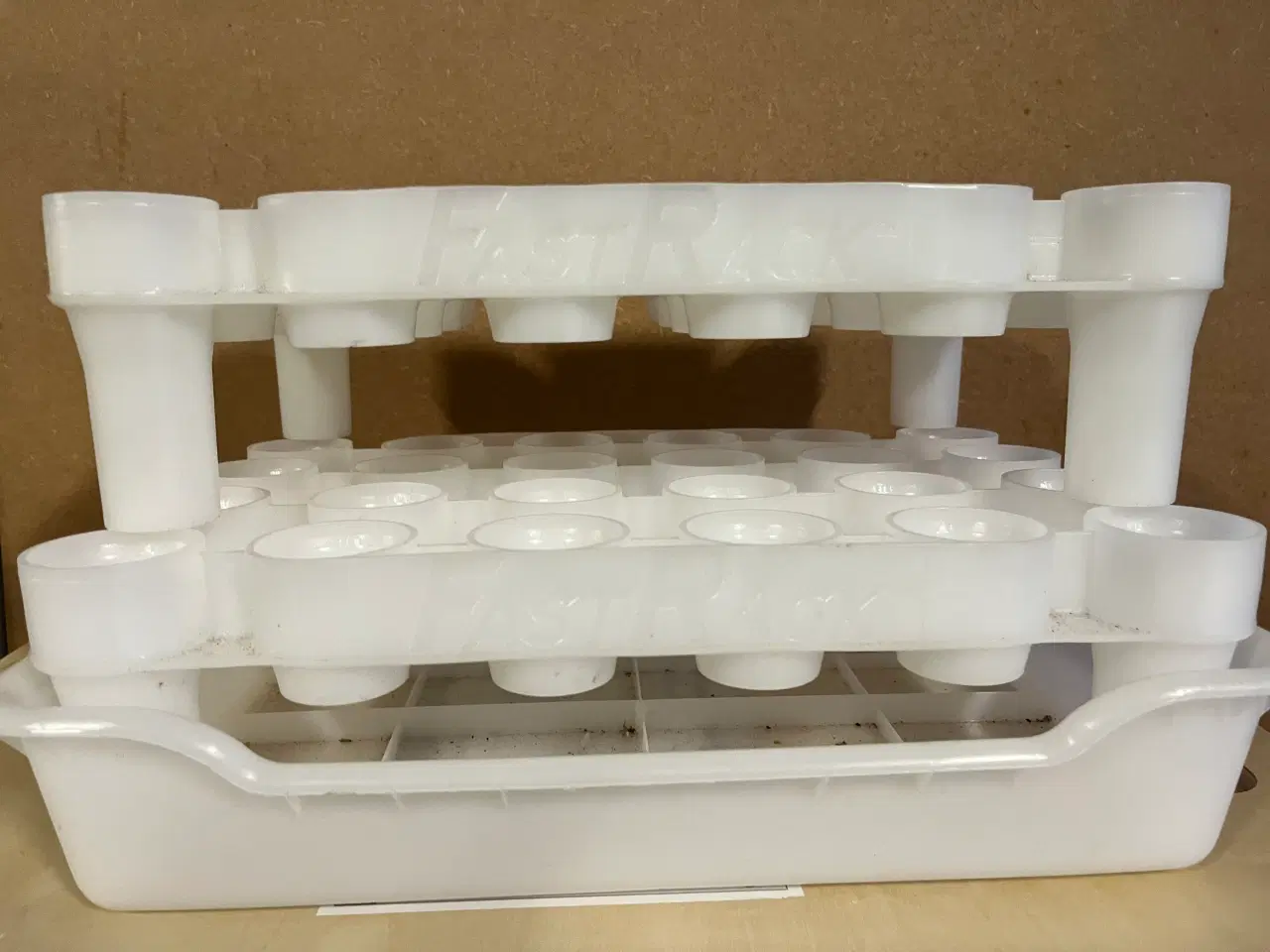 Billede 1 - Drypbakke med 2x 24 flaskeholder sælges