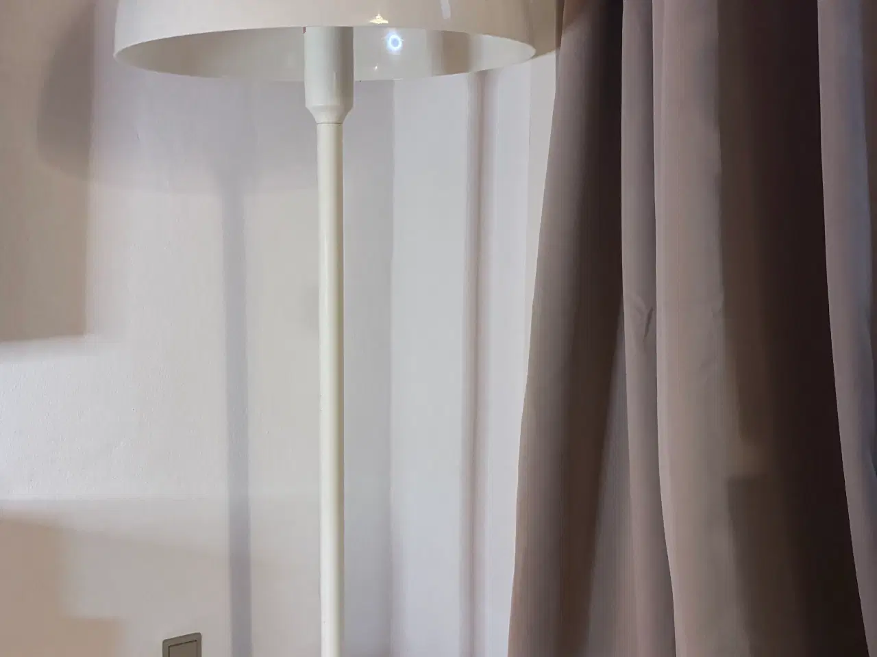 Billede 2 - Retro hvid gulvlampe i “mushroom”-stil (Chromton, 