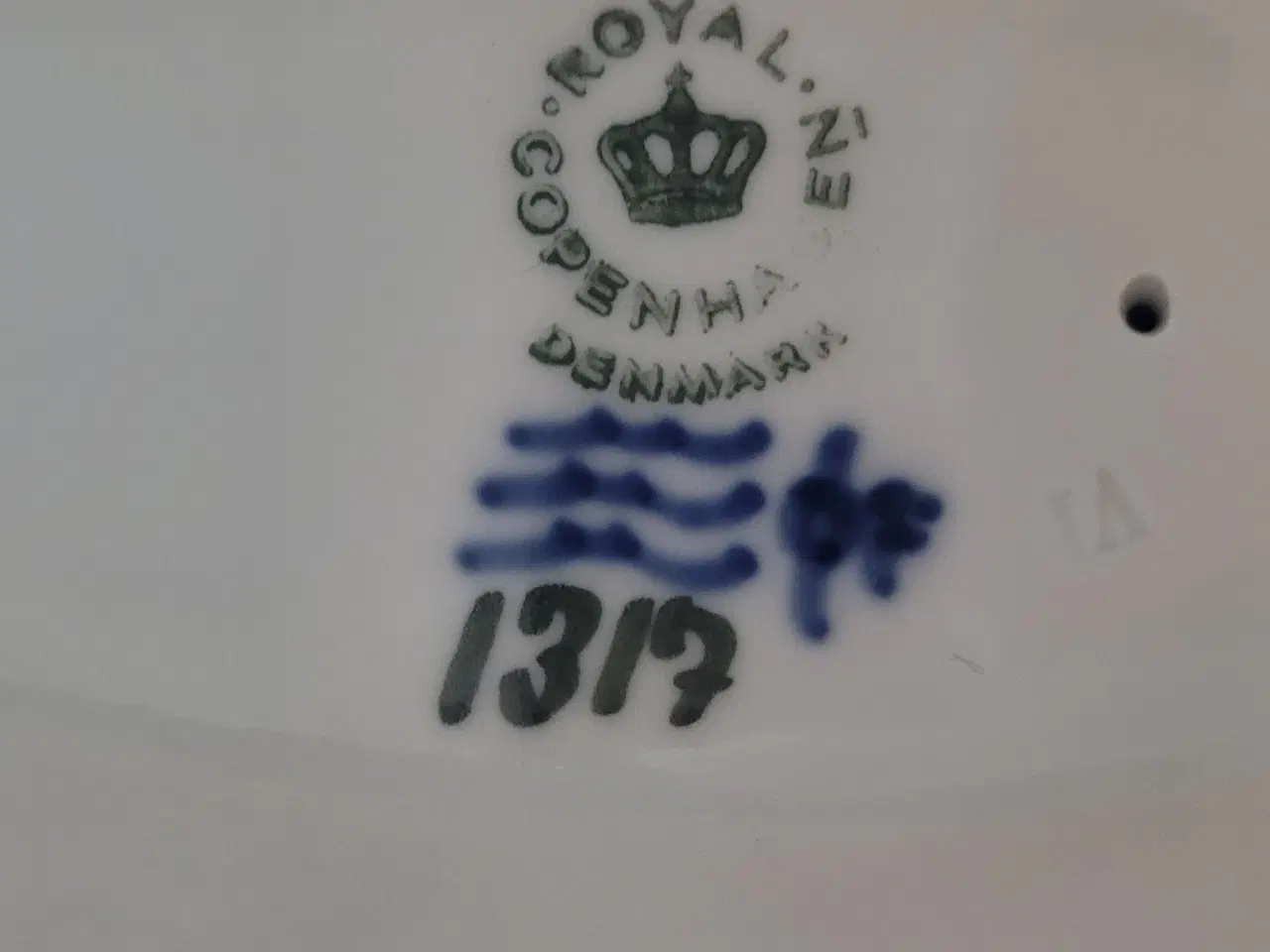 Billede 1 - Royal copenhagen 1317 - siddende amagerpige