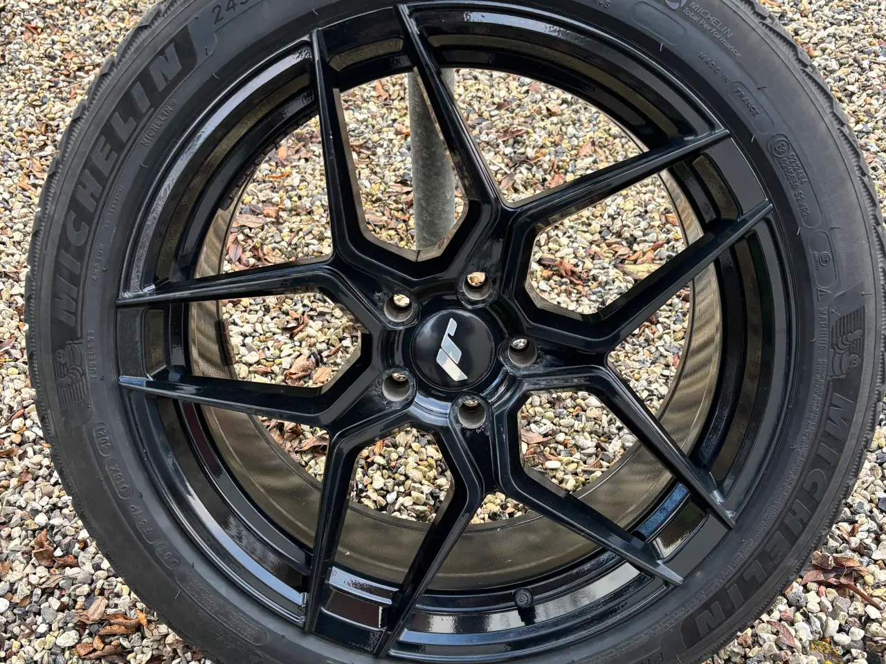 Billede 1 - Fine alufælg med vinterdæk.