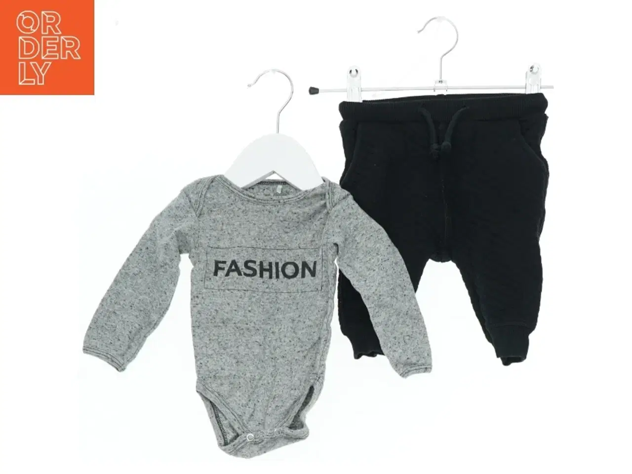 Billede 1 - Baby bodystocking og bukser sæt fra Petit (str. 62)