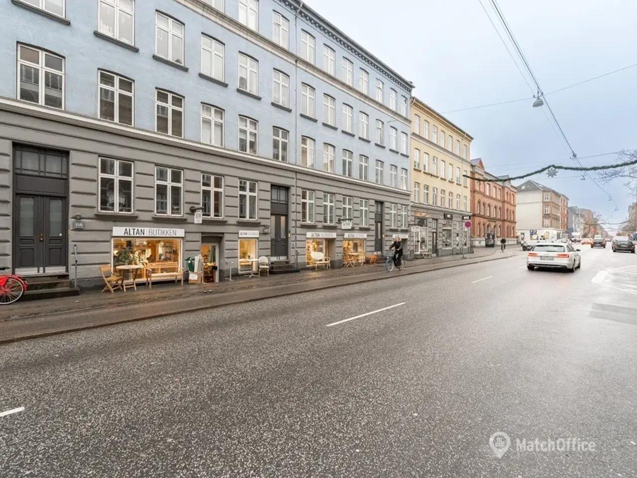 Billede 2 - SÆLGES: Velholdt og synlig erhvervsandel i høj kælder – med bred facade mod Godthåbsvej