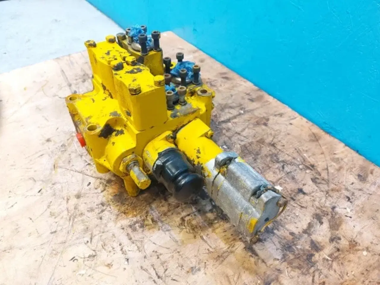 Billede 11 - Hanomag 44C  Ventilblok 2951934M91