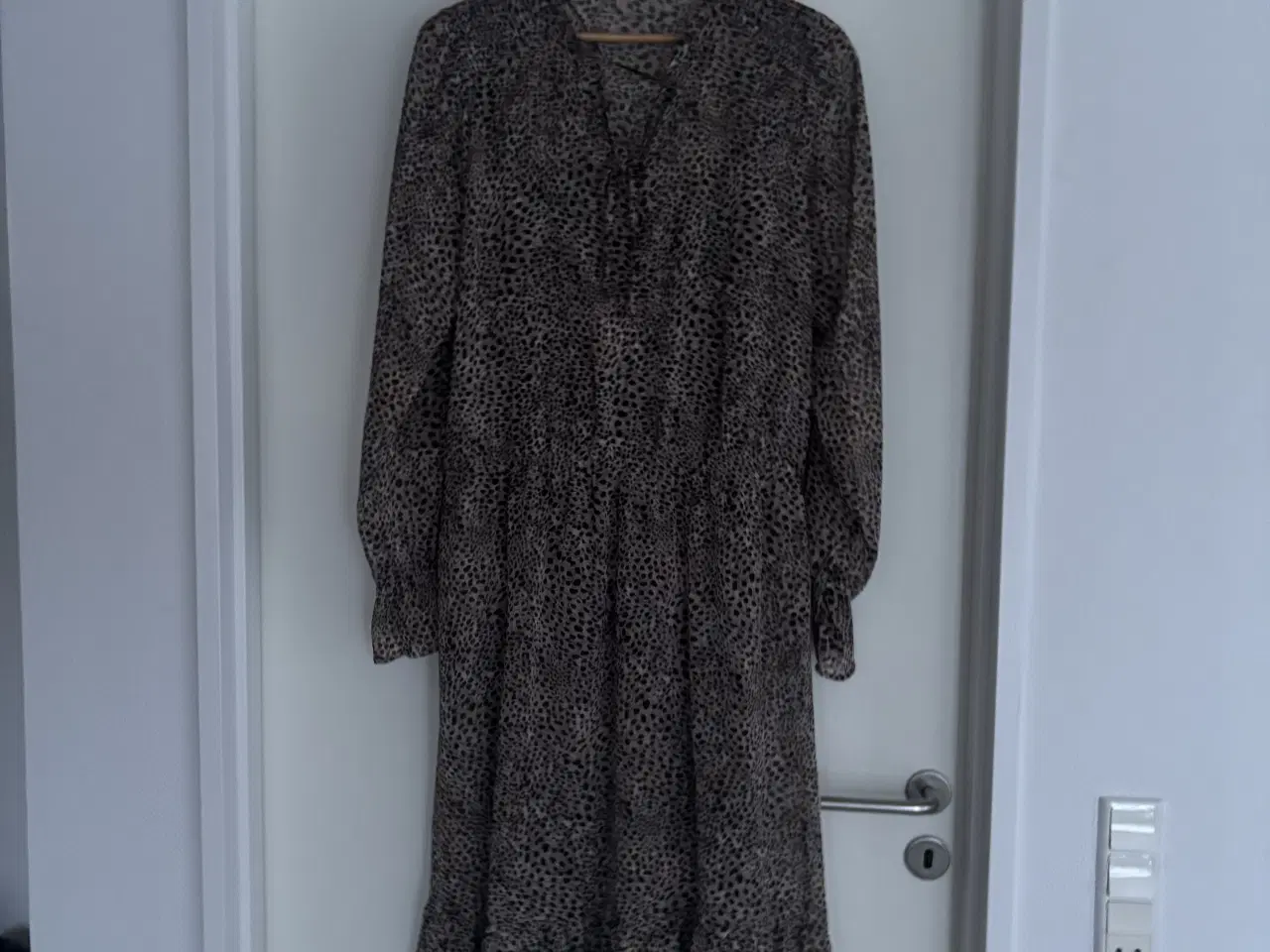 Billede 1 - Soya Leo kjole med underkjole. Str. M