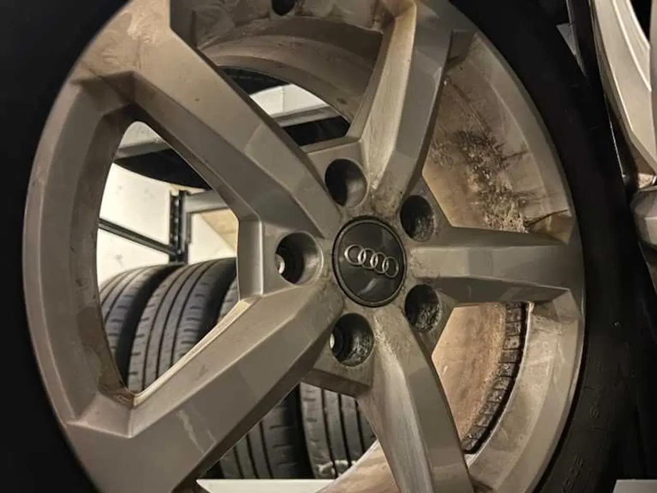 Billede 1 - Audi q2 original 16" alu 4 stk. Med vinterdæk.