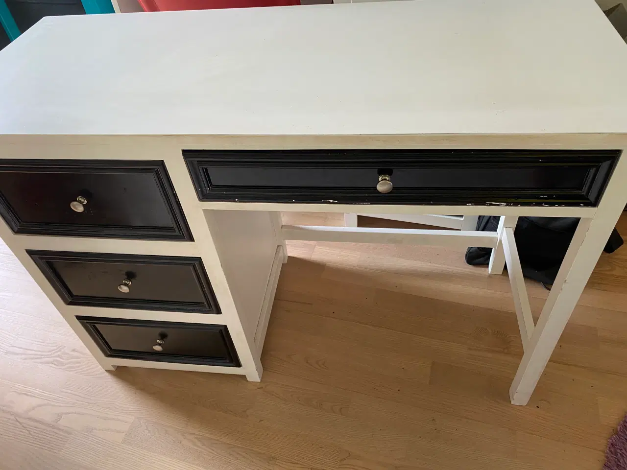 Billede 1 - Skrivebord med 4 skuffer