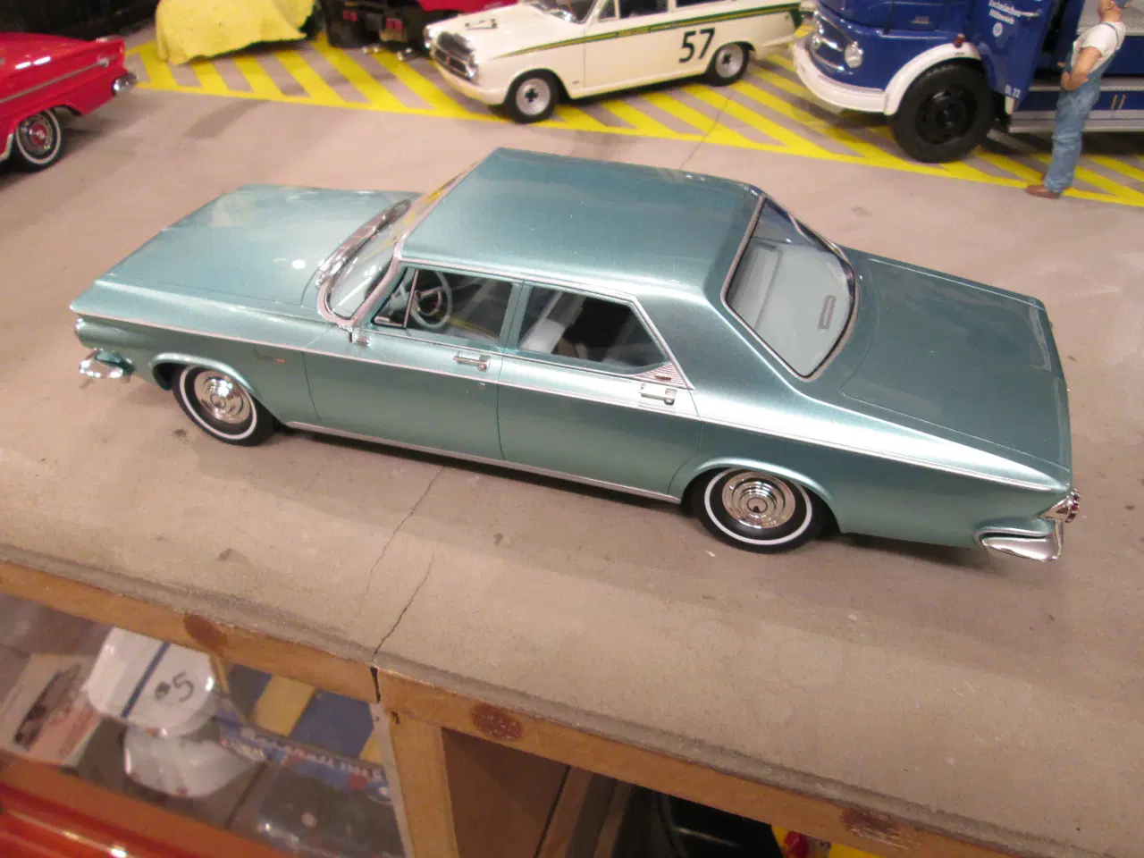 Billede 4 - Modelbil Chrysler Newport BoS 1:18