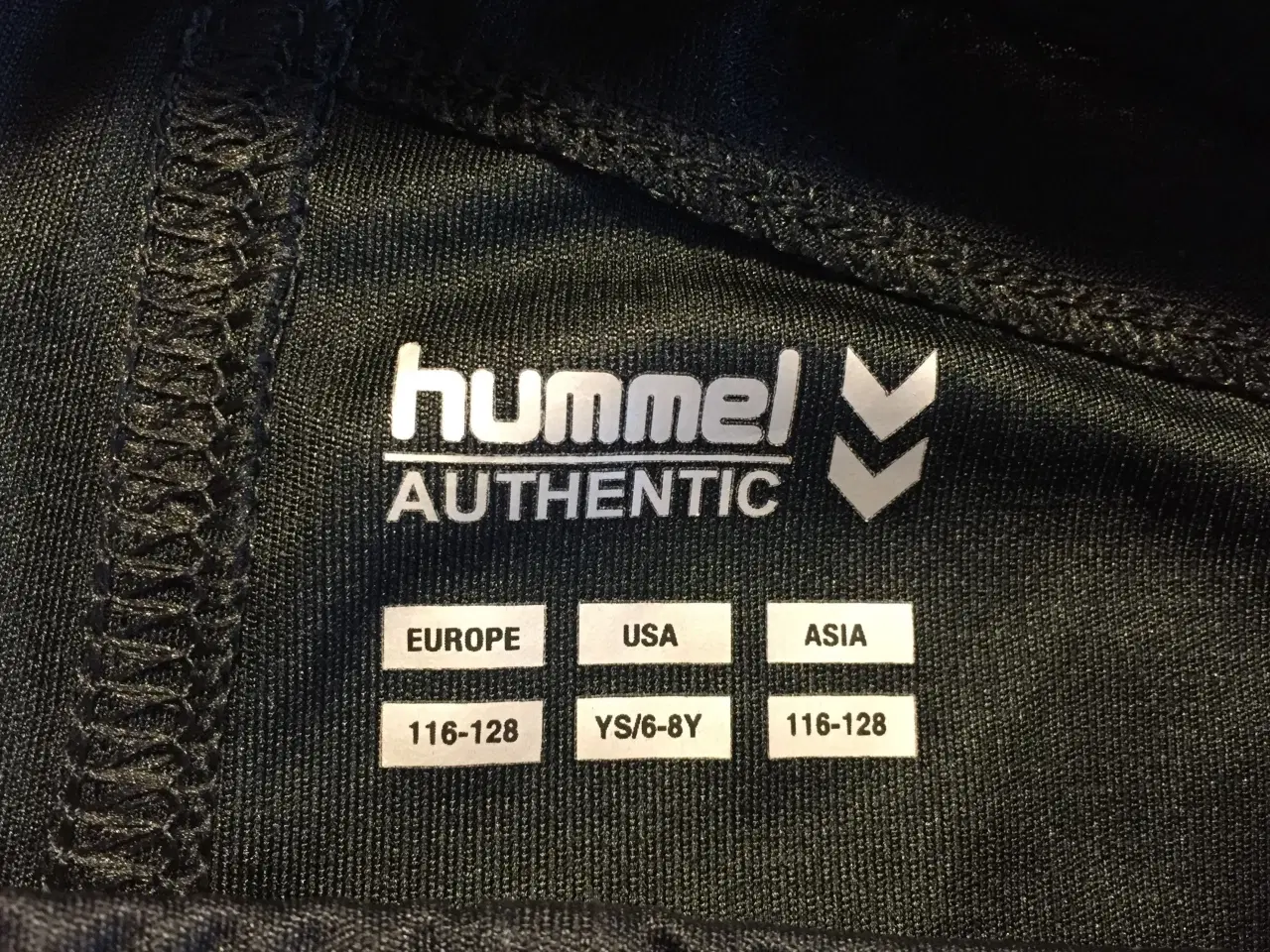 Billede 4 - Hummel shorts m.m.