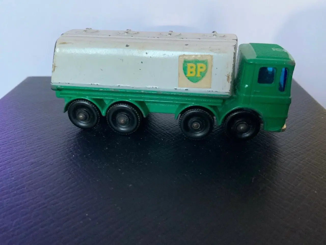 Billede 3 - Matchbox No. 32 Leyland Petroleum Tanker