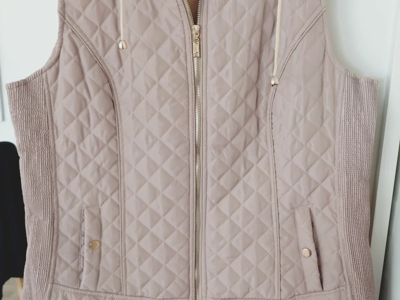 Billede 1 - Quiltet vest str 44/46 NY 
