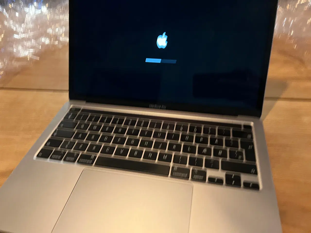 Billede 3 - MacBook pro 2020, oplader kommer med, vi har også 