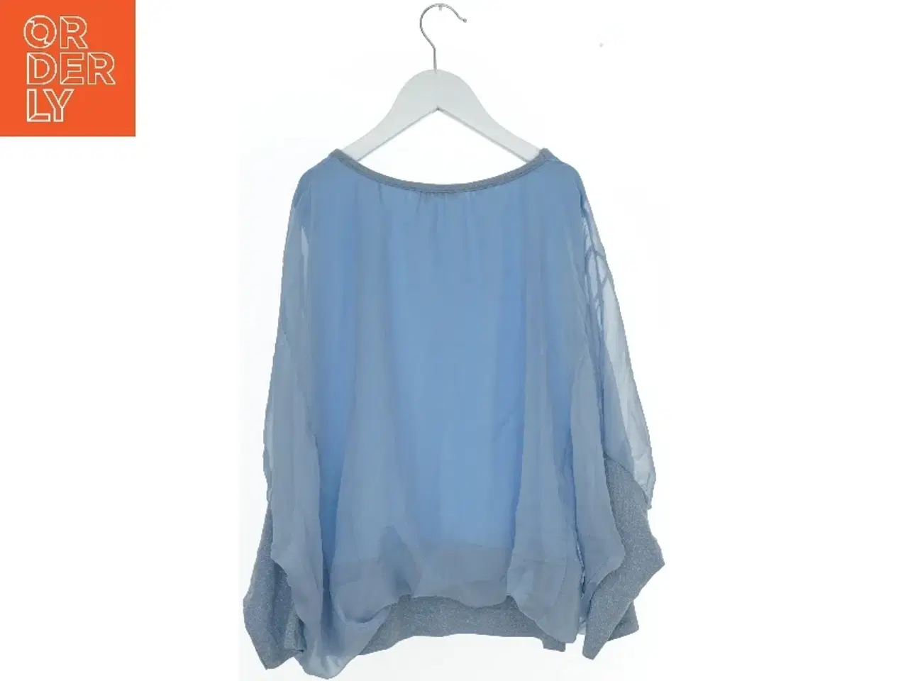 Billede 2 - Transparente blå bluse med grå nederdel fra Creme Fraiche (str. XL)