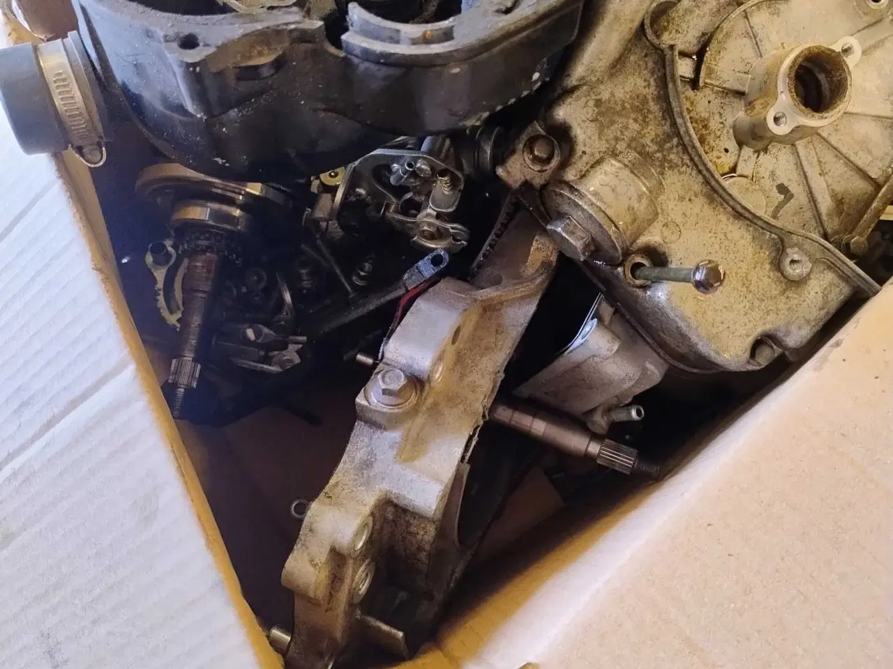 Billede 1 - Motor med alle dele