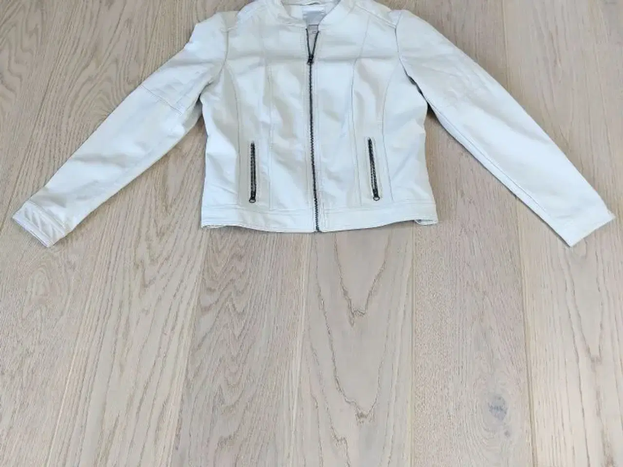 Billede 1 - Hvid skindlook jakke