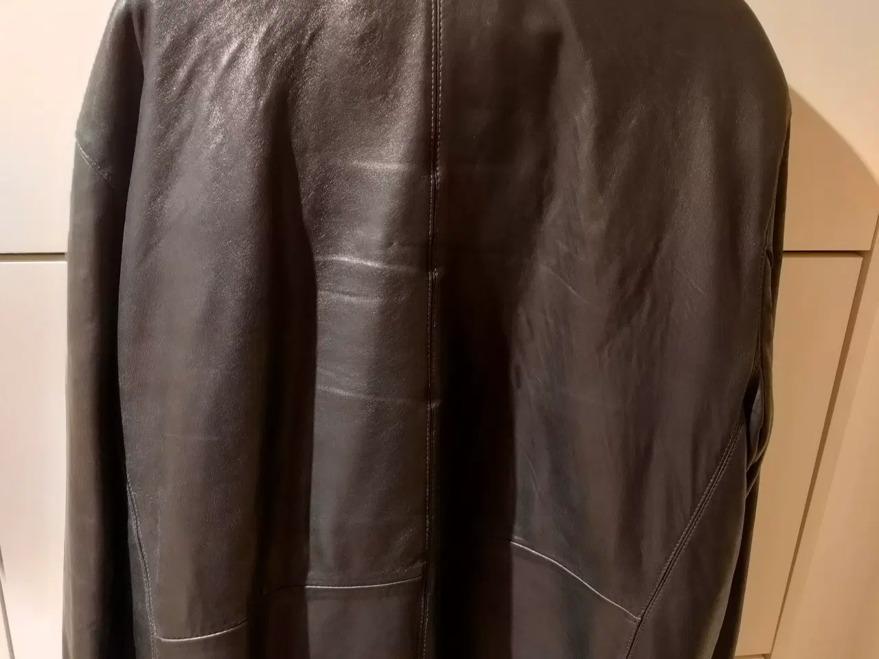 Billede 2 - Sort skindjakke til mænd