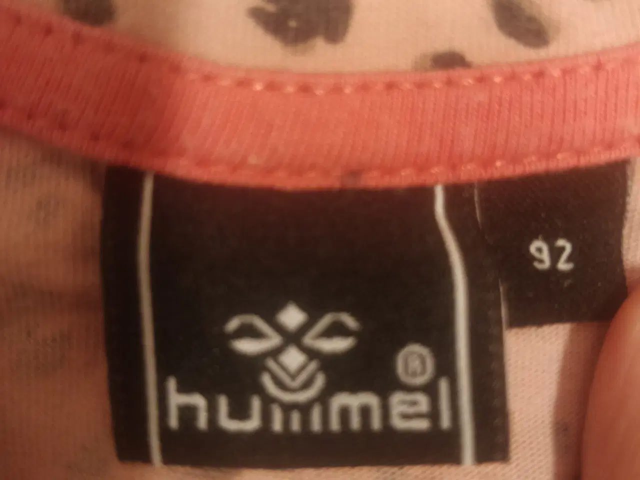 Billede 6 - Hummel lyserød t-shirt, str. 92