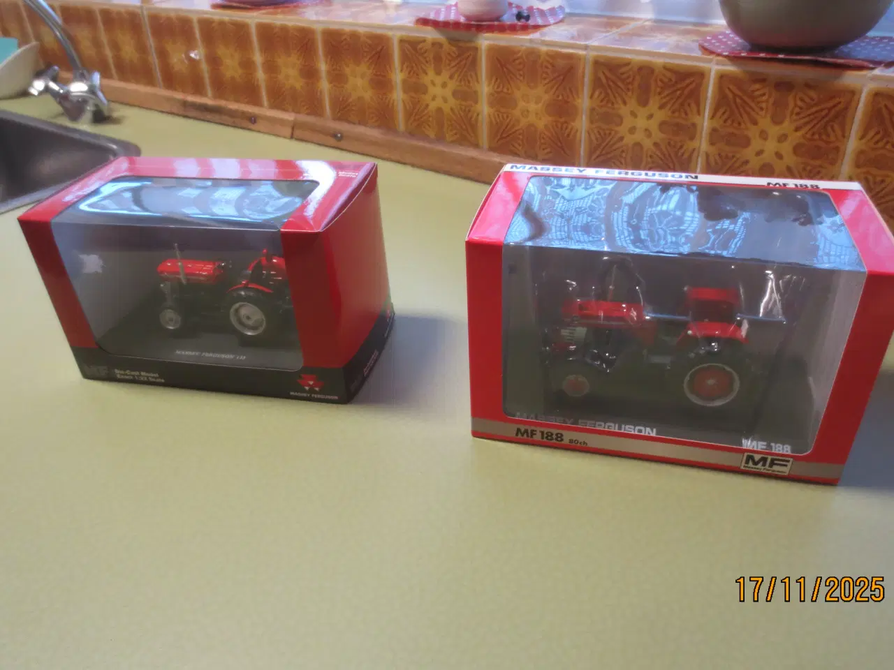 Billede 1 - 1 stk Ny Modeltraktor Massey Ferguson 135 og 188