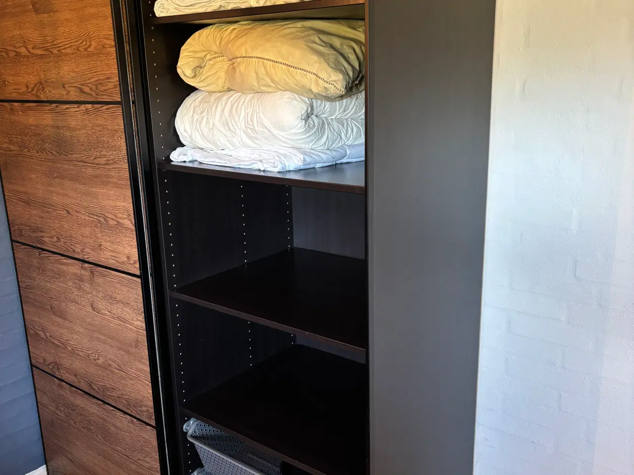 Billede 3 - Garderobe skab, m skydelåger