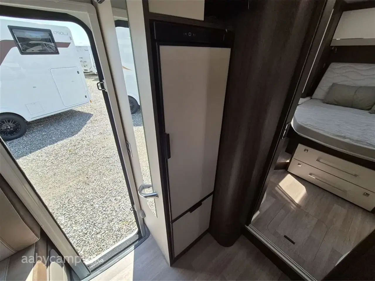 Billede 14 - 2021 - Benimar Tessoro 495 NK   NK Pakke. Automatgear. solceller. markise. Batterier. Cykelstativ. Queensbed. aircondition. Anhængertræk. KUN 28,000 km!!