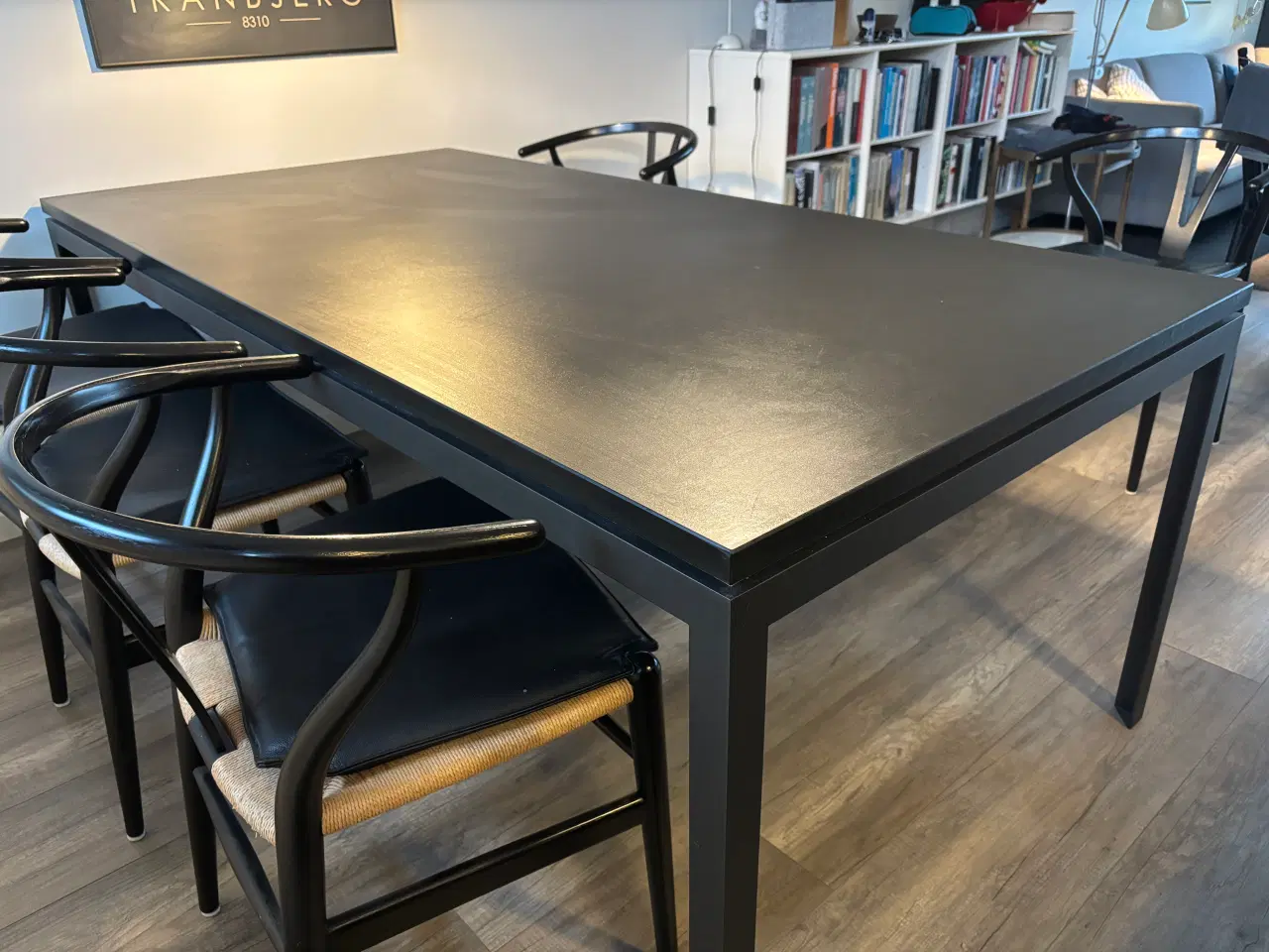 Billede 3 - Rübner spisebord i sort linoleum