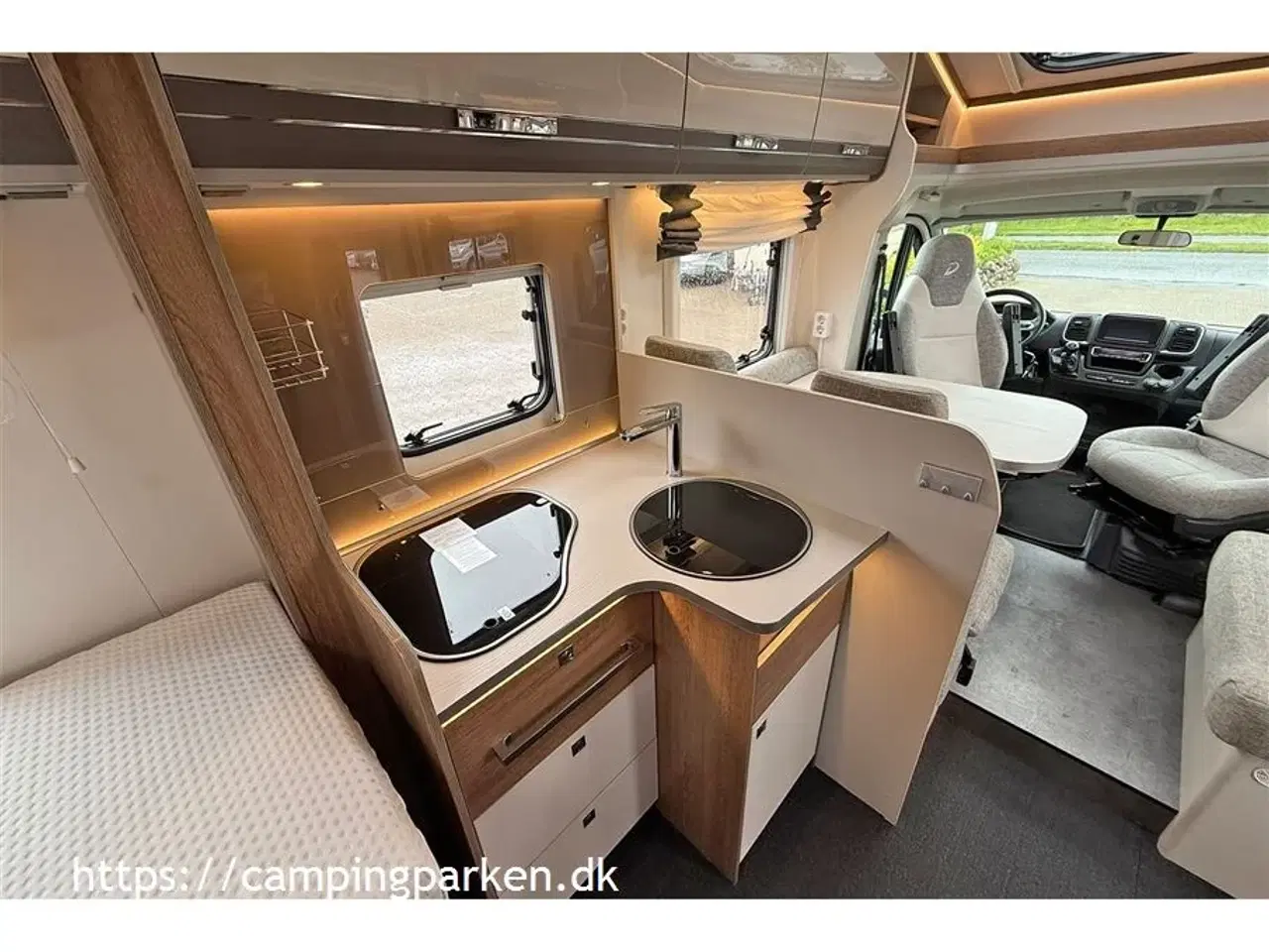 Billede 6 - 2022 - Dethleffs Trend T 7017 EB   Lave enkeltsenge og stort toiletrum i bagenden med brusekabine, 140hk, Euro6 motor