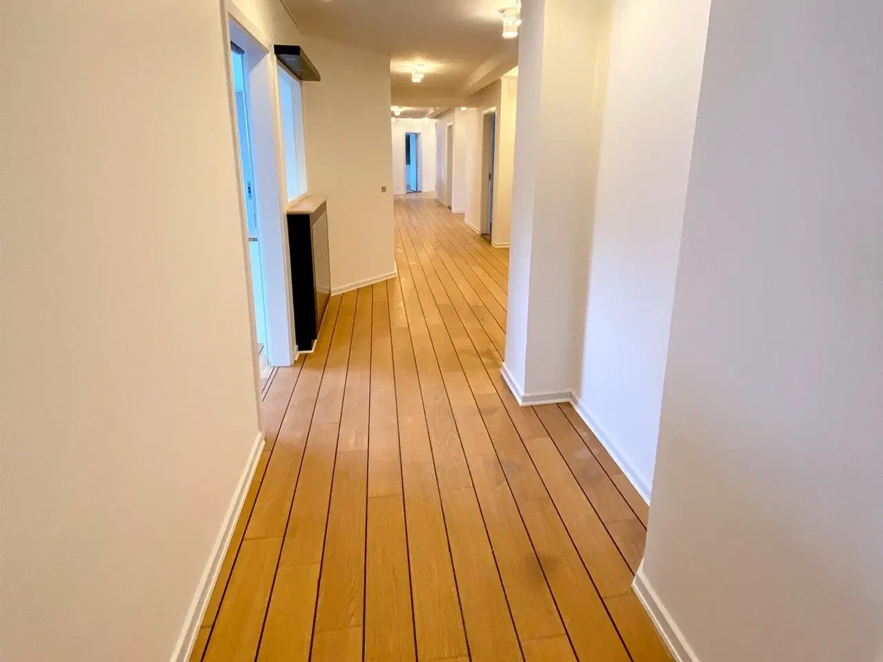 Billede 19 - Stort og attraktivt erhvervslokale i stueetagen!