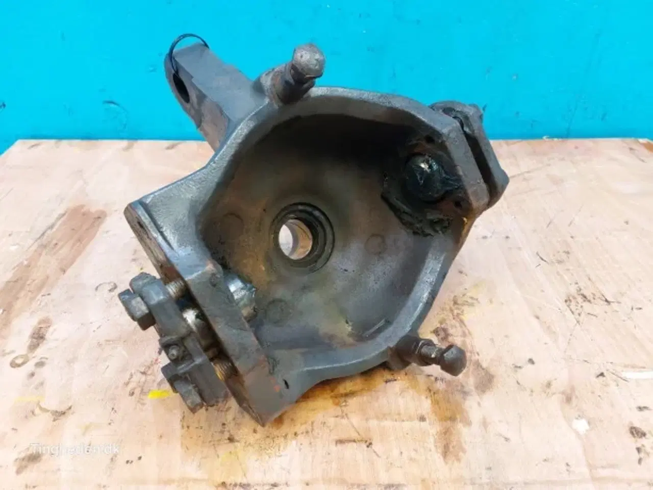 Billede 14 - New Holland LB115B Styrespindel L. 85821289