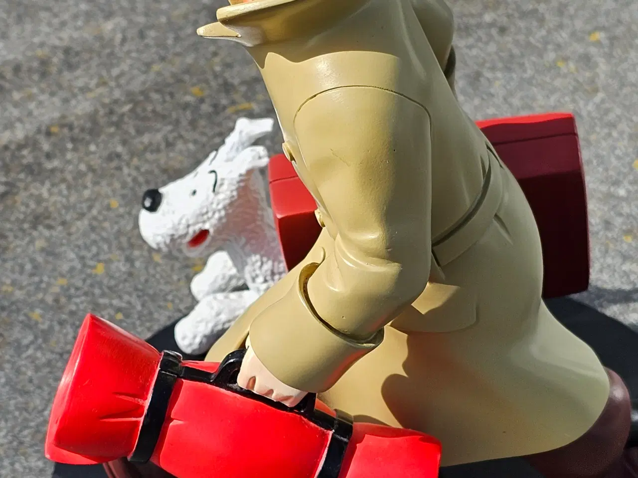 Billede 3 - Tintin Ankommer statue