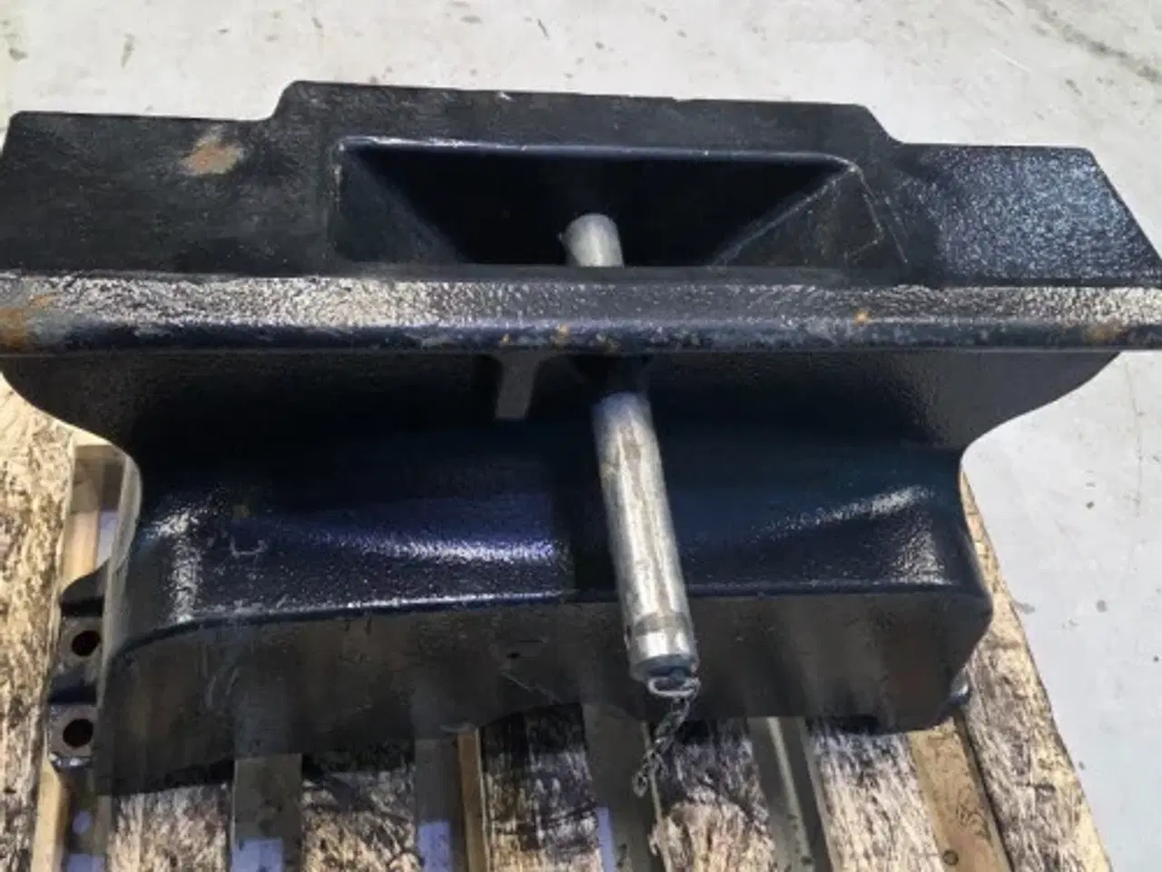 Billede 14 - Case Farmall 115C Frontvægt Holder 84313805