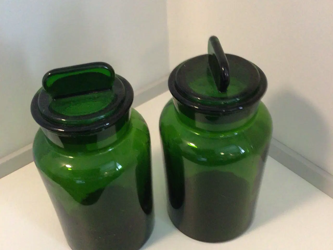 Billede 3 - 2 ældre grønne opbevaringsglas m/glaslåg          