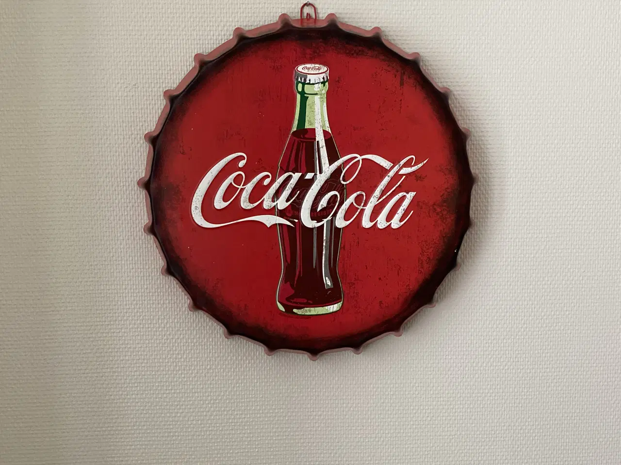 Billede 1 - Coca Cola kapsel væghængt, diameter 40 cm