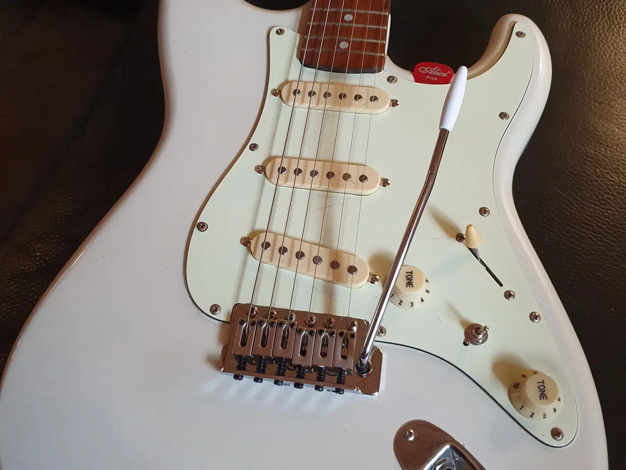 Billede 3 - Samick, creme hvid strat