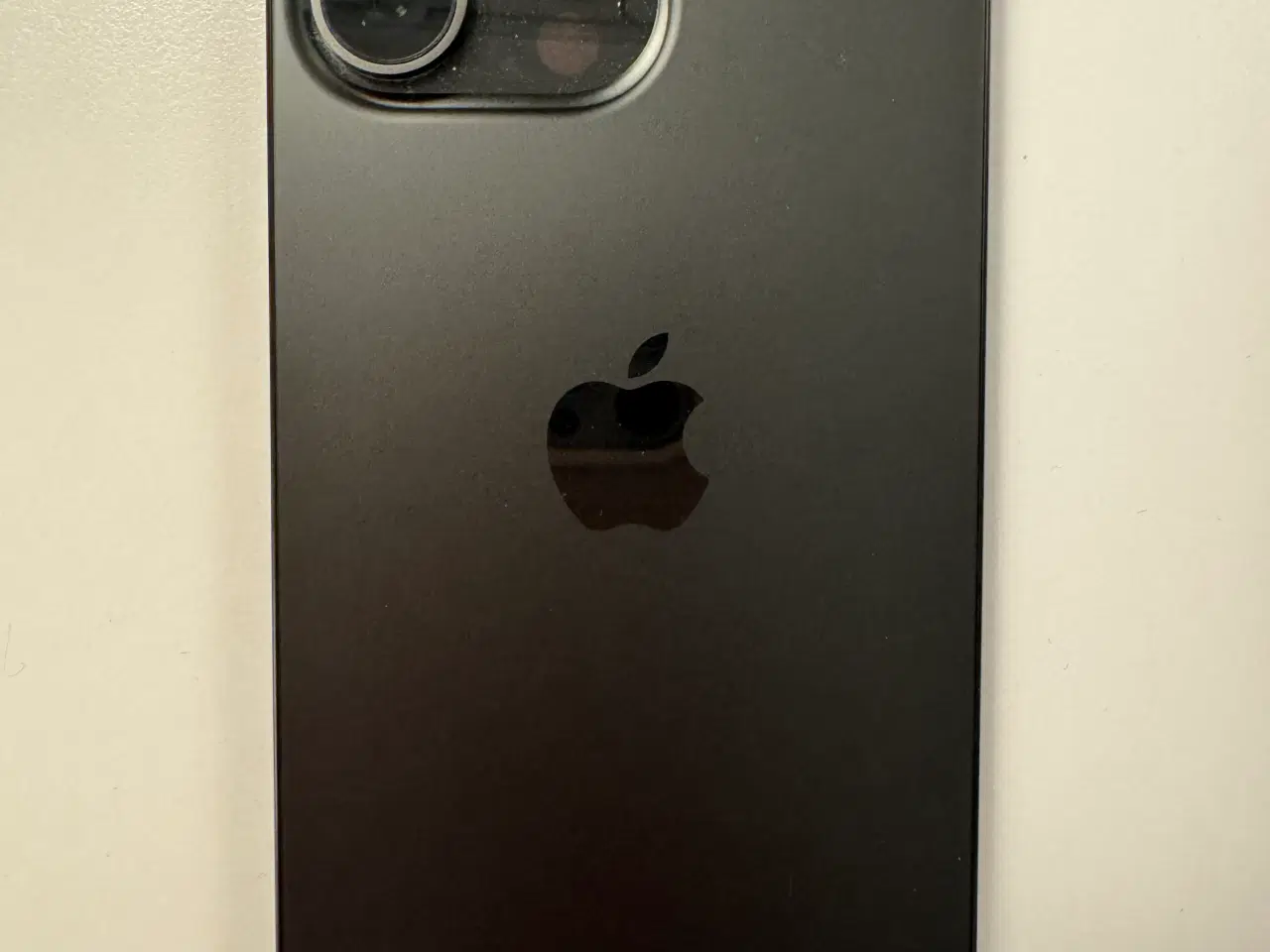 Billede 4 - Stor iPhone 15 Pro Max i flot stand