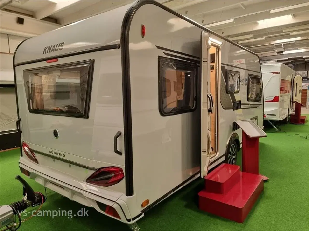 Billede 2 - 2025 - Knaus Südwind 500 EU   INNOVATIV CAMPINGVOGN MED ENKELTSENGE OG LAMELUDTRÆK