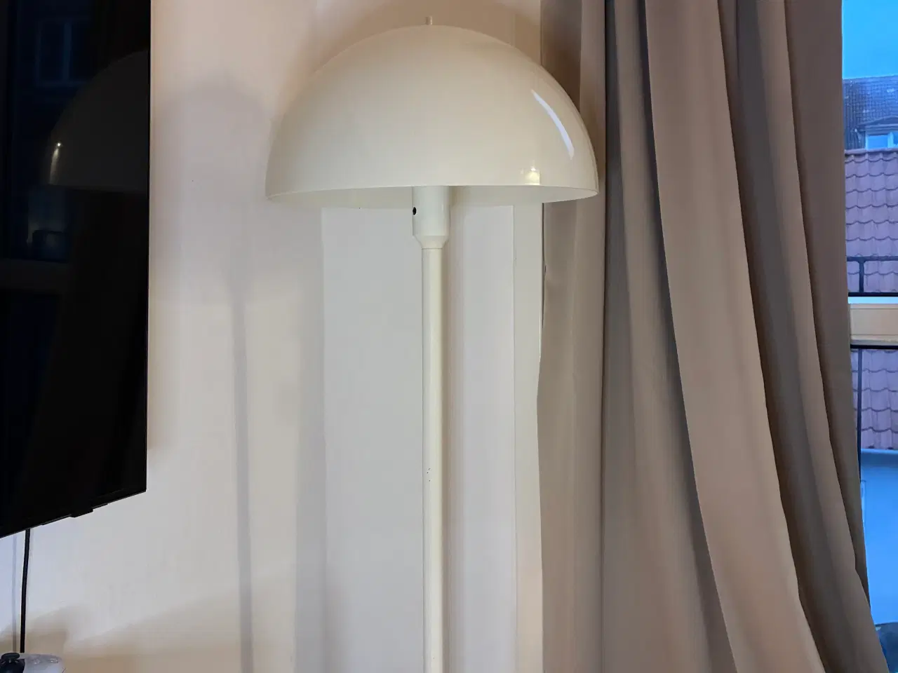 Billede 1 - Retro hvid gulvlampe i “mushroom”-stil (Chromton, 