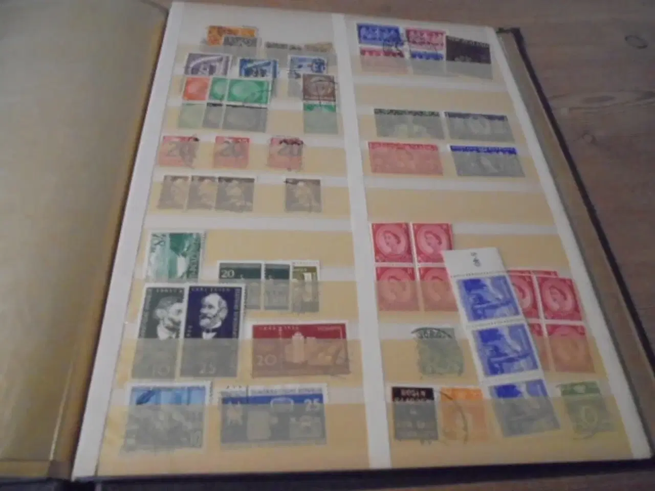 Billede 2 - Meget gammelt frimærkealbum – Mange lande