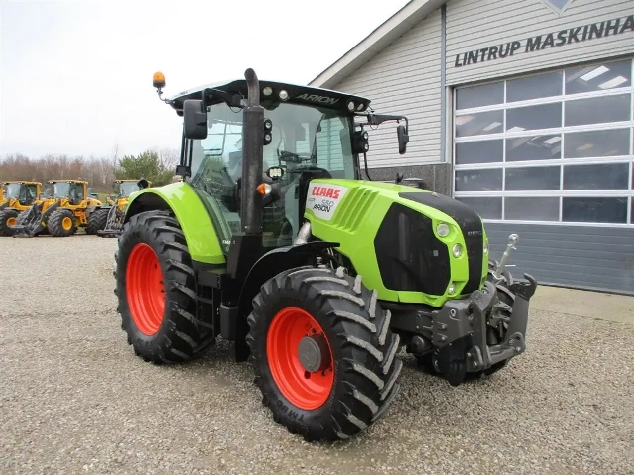 Billede 17 - CLAAS ARION 550 C-matic med frontlift, affjedret foraksel og affjedret kabine.